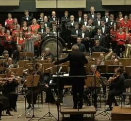 Chor im Konzert, davor Orchester